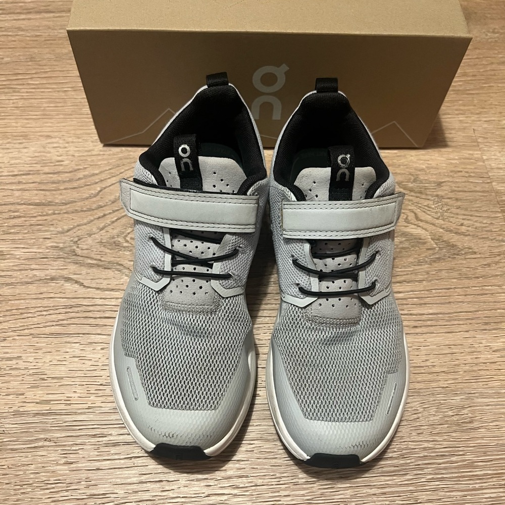 On Running Kids' Cloud Play Shoes Kids Size 2.5